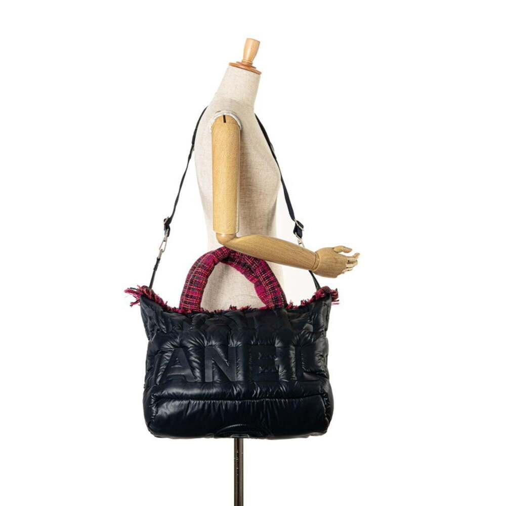 CHANEL Pink Shoulder Bag - Picture 7 of 7